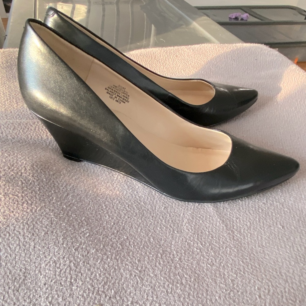 NWOT Nine West Black Leather Wedge Pumps